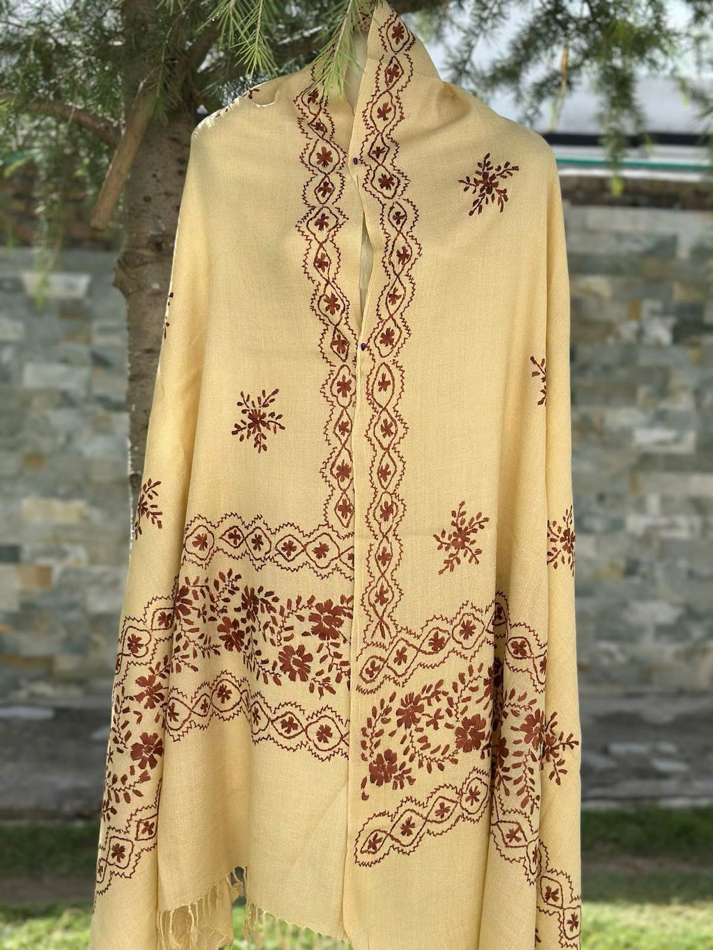 Heirloom Kashmiri Sozni Hand-Embroidered Wool Shawl | Classic Cream & Maroon Stole